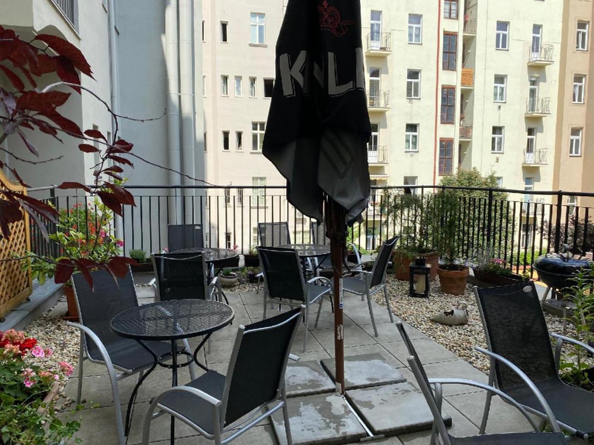 Apartments Cafe No.22 Прага Экстерьер фото
